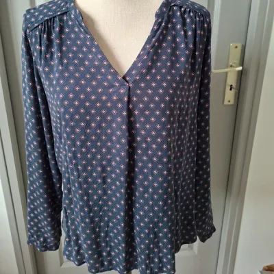 Camaïeu, haut imprimé, T 38